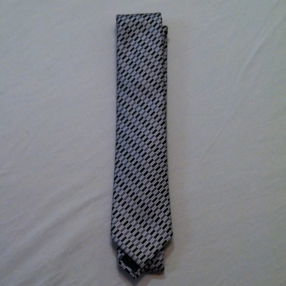 57 INCH PERRY ELLIS TIE GREAT CONDITION